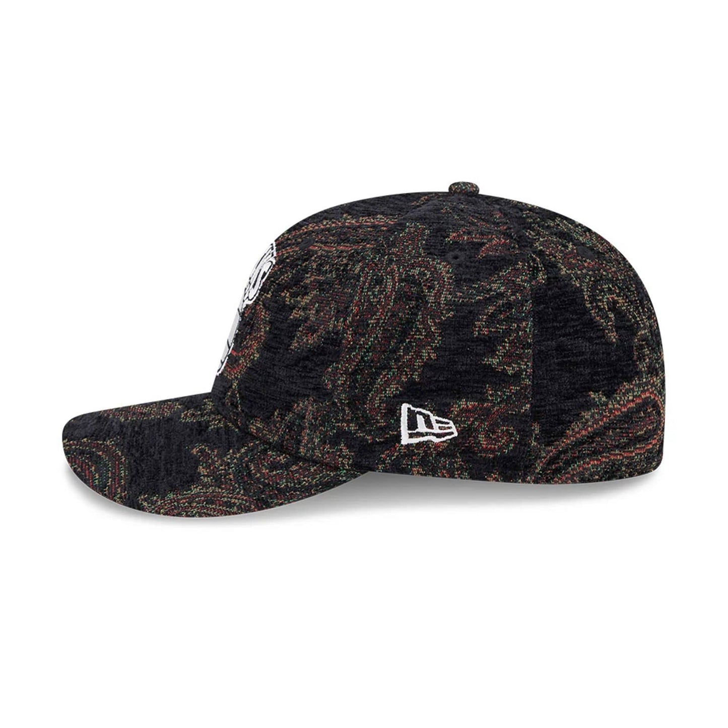 Pictured is this NBA Jacquard Chenille New York Knicks 59FIFTY Fitted cap in black. 6