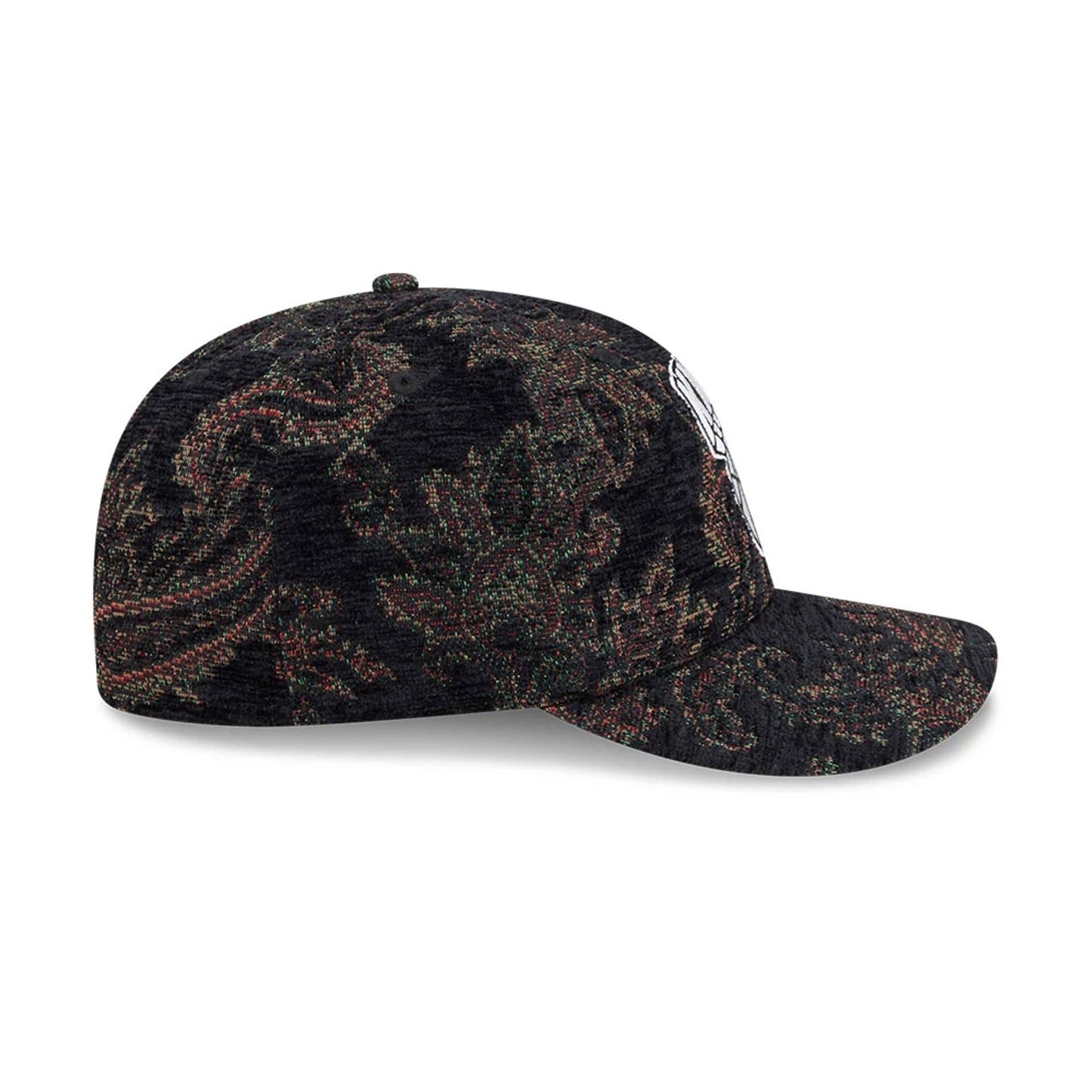 Pictured is this NBA Jacquard Chenille New York Knicks 59FIFTY Fitted cap in black. 7