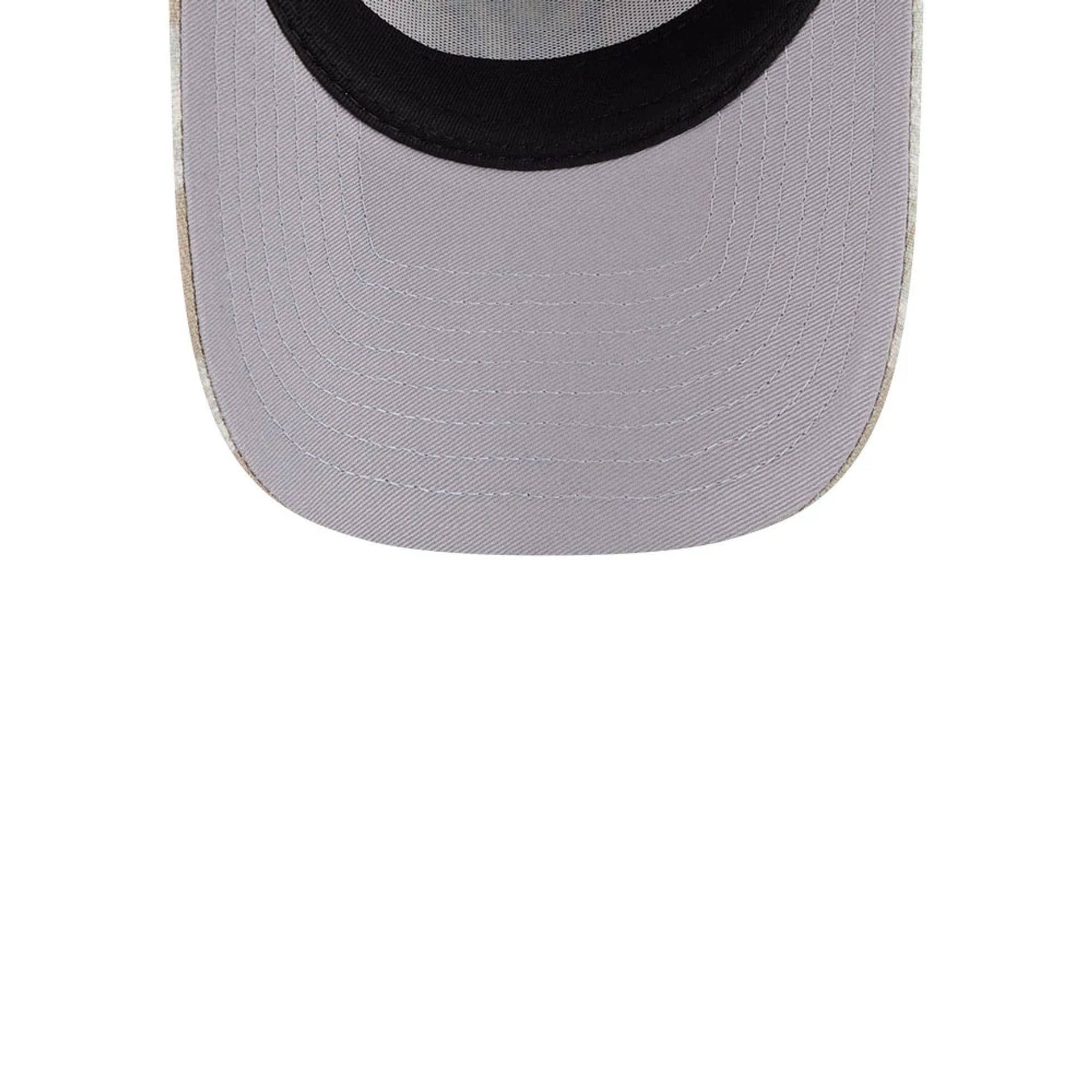 Pictured is this MLB Leafy Palm New York Yankees 59FORTY A-Frame Fitted cap in light beige. 2