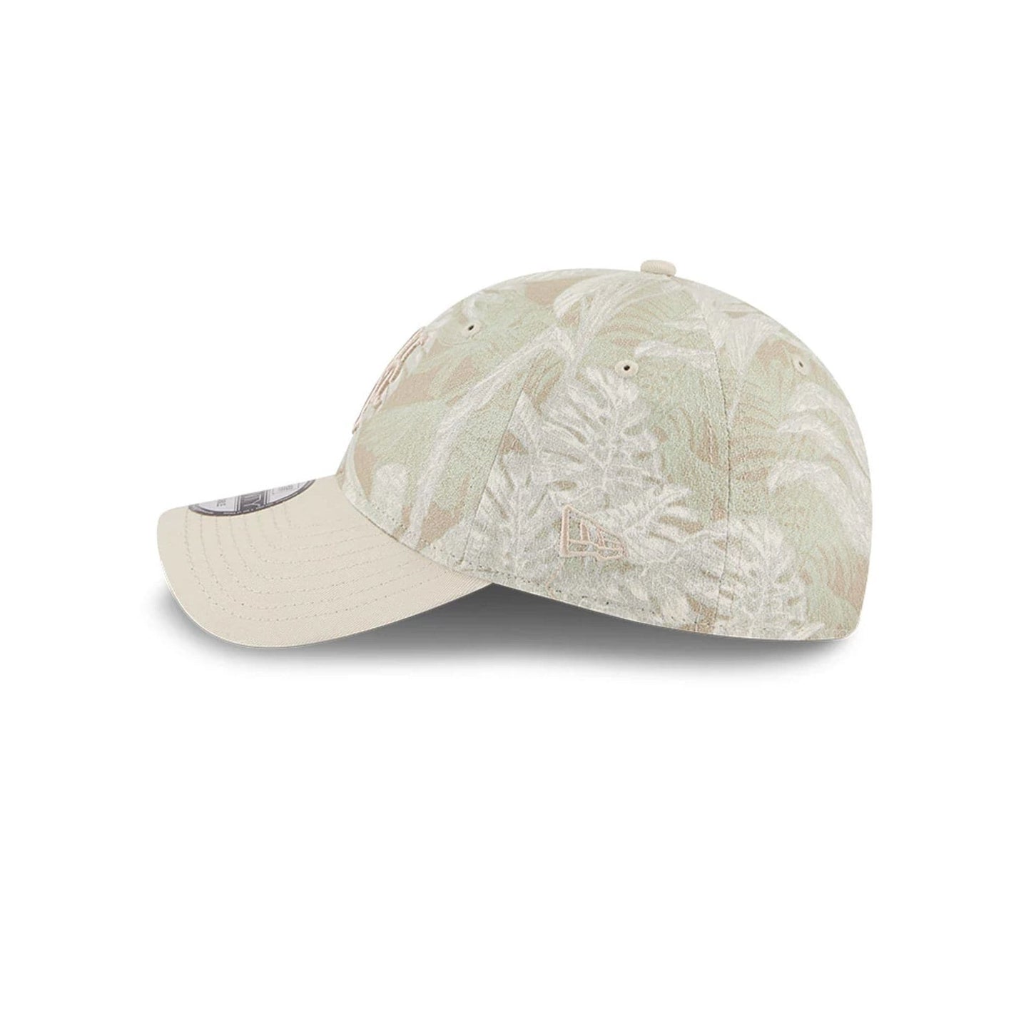 Pictured is this MLB Leafy Palm New York Mets 9TWENTY Adjustable cap in light beige. 5