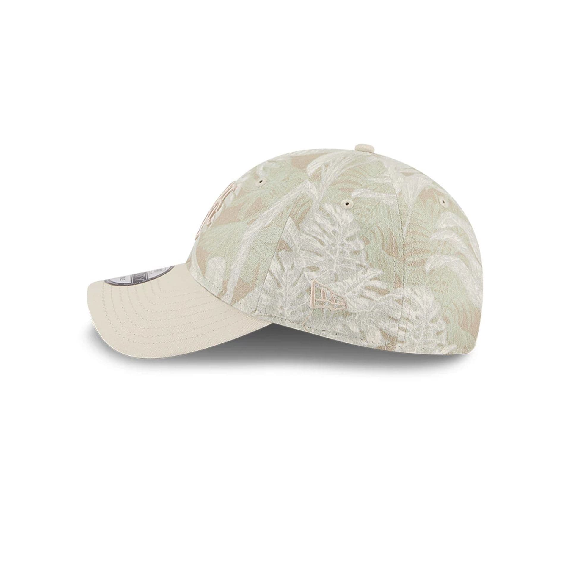 Pictured is this MLB Leafy Palm New York Mets 9TWENTY Adjustable cap in light beige. 5