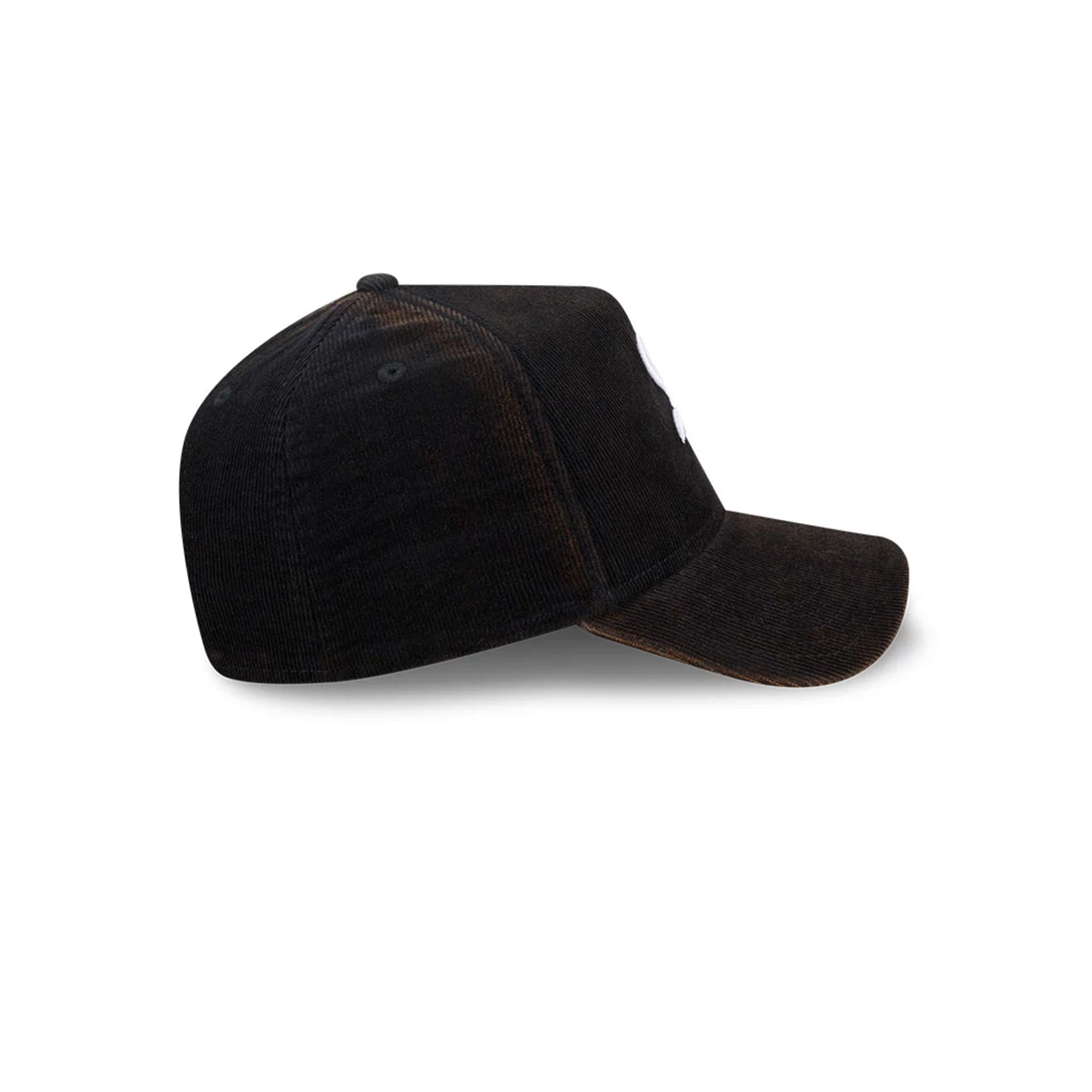 Pictured is this MLB Quickstrike Snow Wash Cord Chicago White Sox 59FORTY A-Frame Fitted cap in black. 6