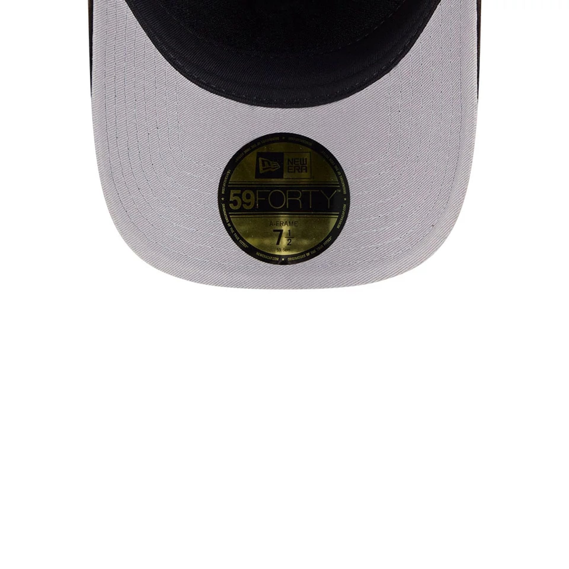 Pictured is this MLB Quickstrike Snow Wash Cord Chicago White Sox 59FORTY A-Frame Fitted cap in black. 2