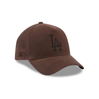 Pictured is this MLB Quickstrike Waxy Canvas LA Dodgers 59FORTY A-Frame Fitted cap in open brown. 3