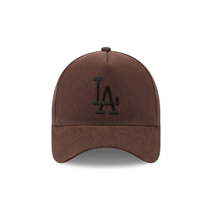 Pictured is this MLB Quickstrike Waxy Canvas LA Dodgers 59FORTY A-Frame Fitted cap in open brown. 2