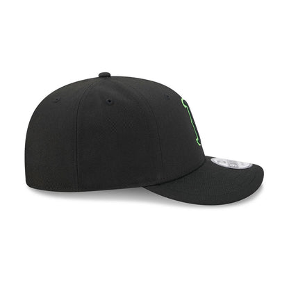 Pictured is this MLB Halloween Boston Red Sox 9FIFTY Snapback cap in black. 6