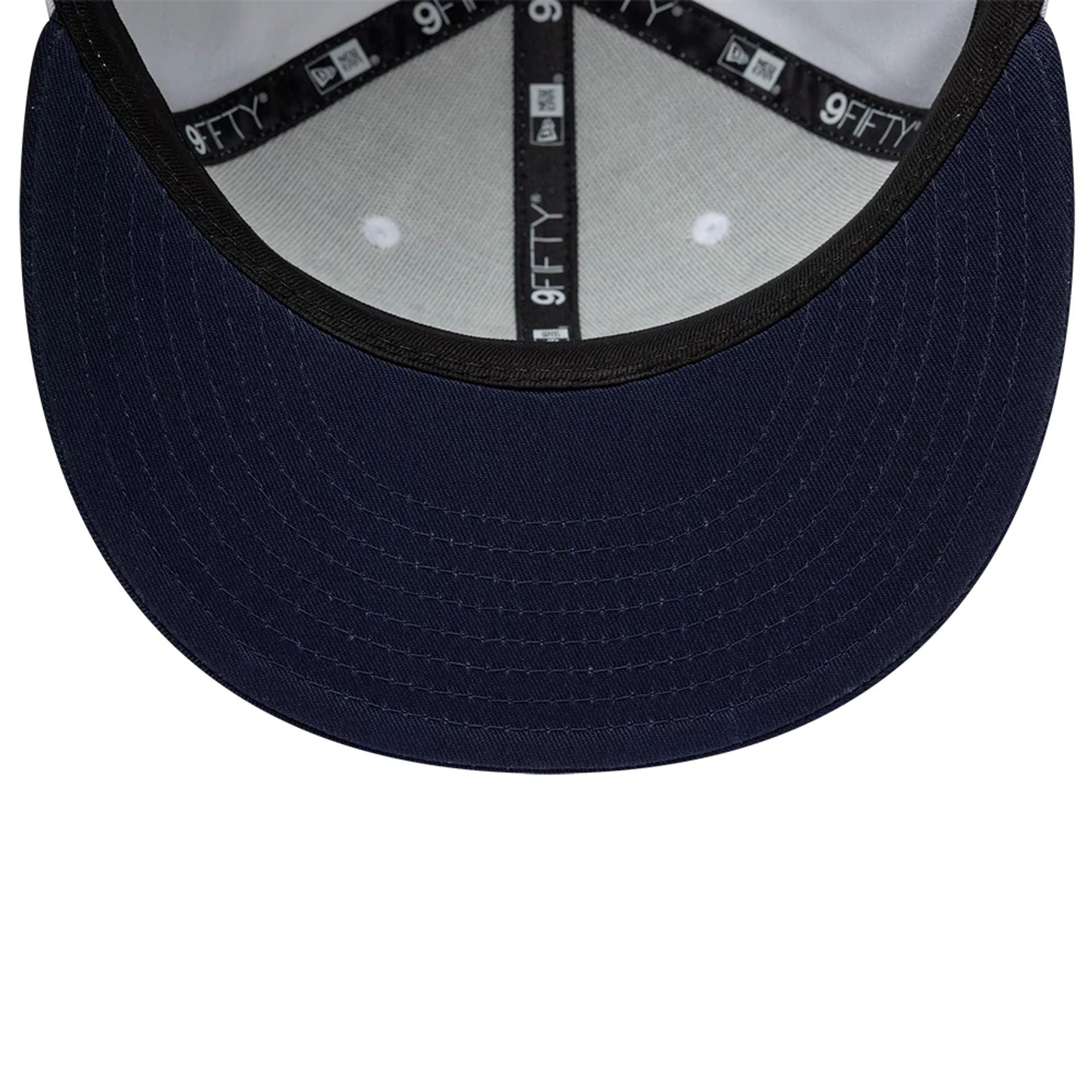 Pictured is this Atlassian Williams F1 Team Essential 9FIFTY Snapback Adjustable cap in white. 2