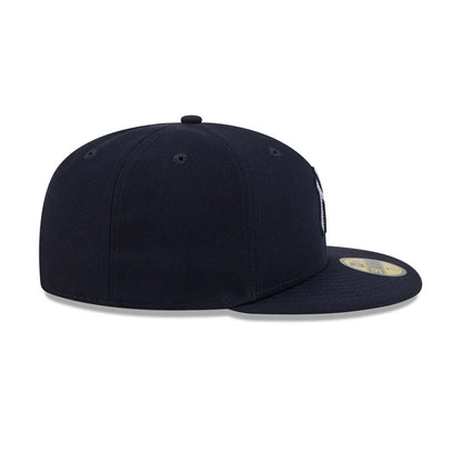 Pictured is this MLB Rhinestone Badge New York Yankees 59FIFTY Fitted cap in navy. 6