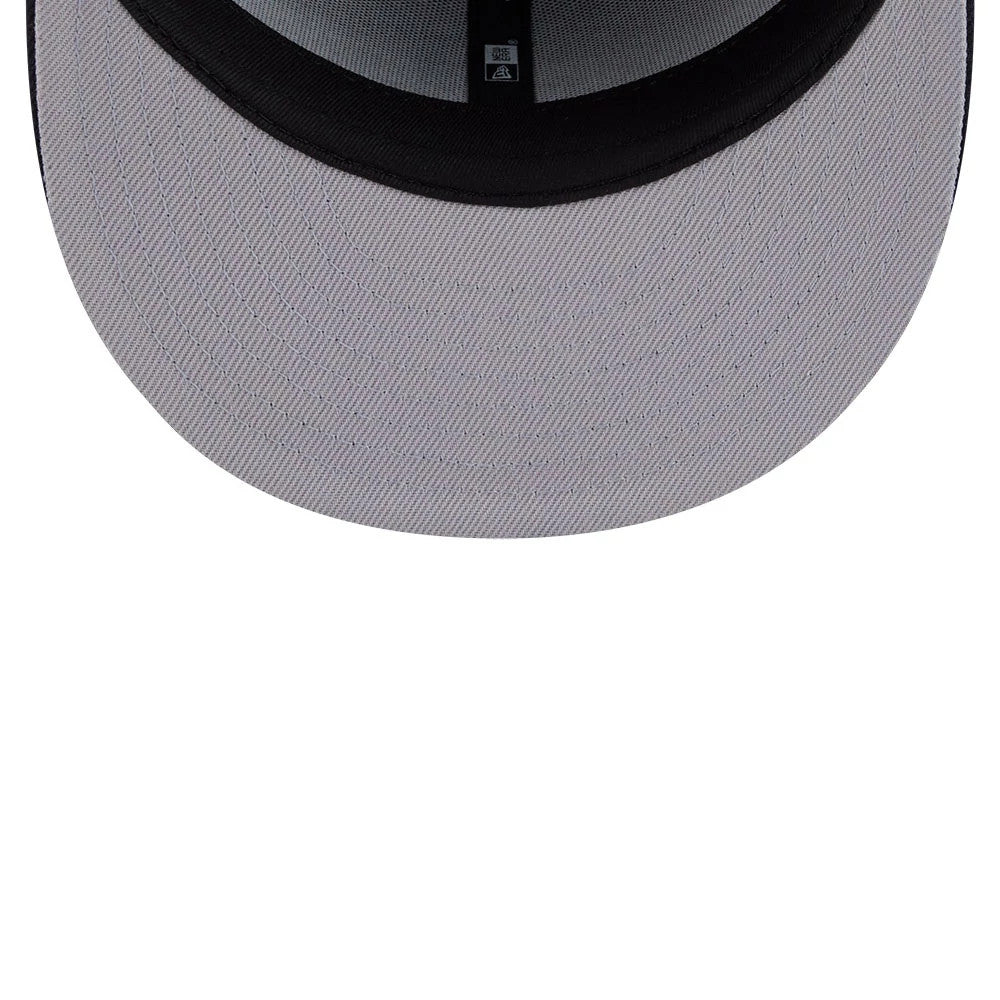 Pictured is this MLB Rhinestone Badge New York Yankees 59FIFTY Fitted cap in navy. 2
