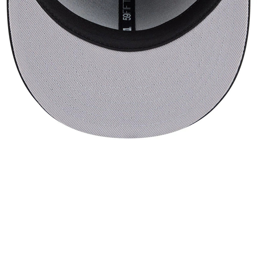 Pictured is this MLB Rhinestone Badge Chicago White Sox 59FIFTY Fitted cap in black. 2