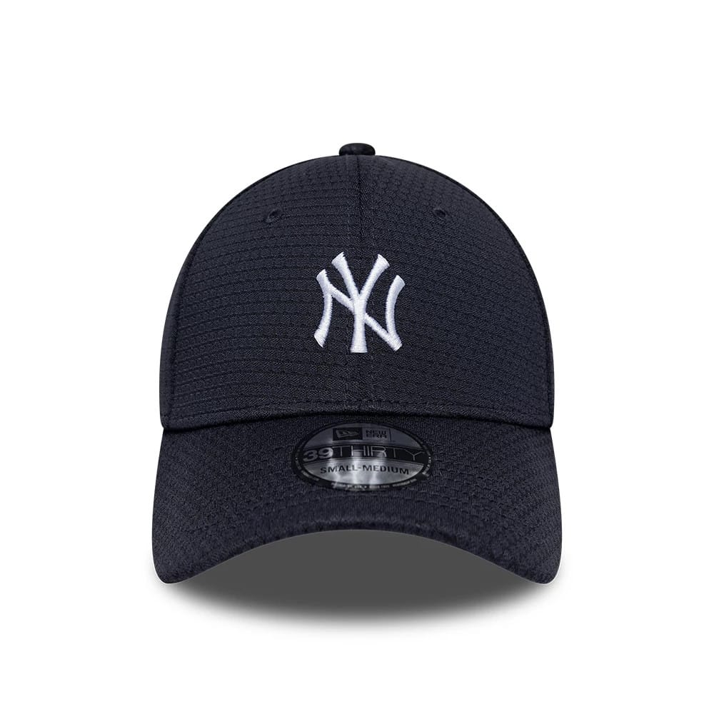 Pictured is this MLB Tech New York Yankees 39THIRTY Stretch Fit cap in navy. 2