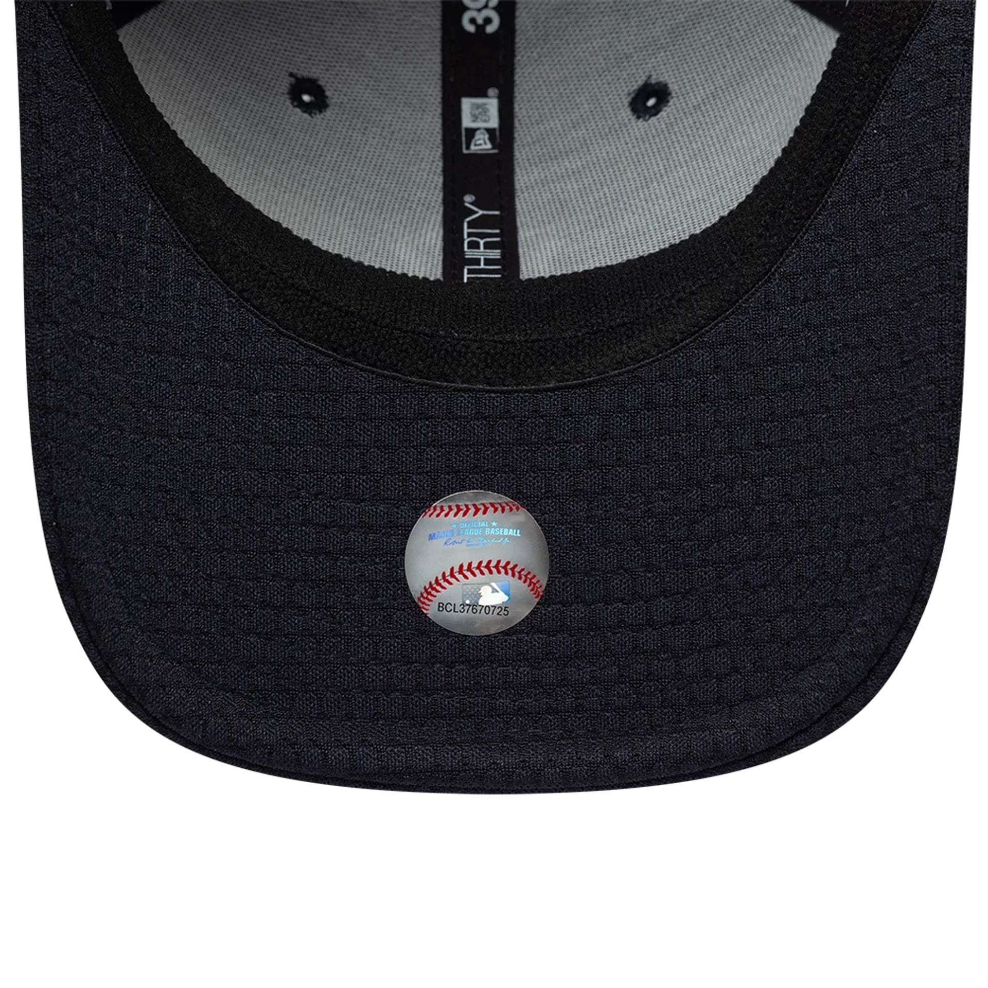 Pictured is this MLB Tech New York Yankees 39THIRTY Stretch Fit cap in navy. 7