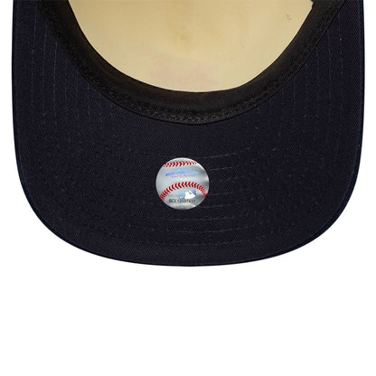 Pictured is this MLB Suede Visor New York Mets 9FIFTY A-Frame Snapback cap in Cream. 7