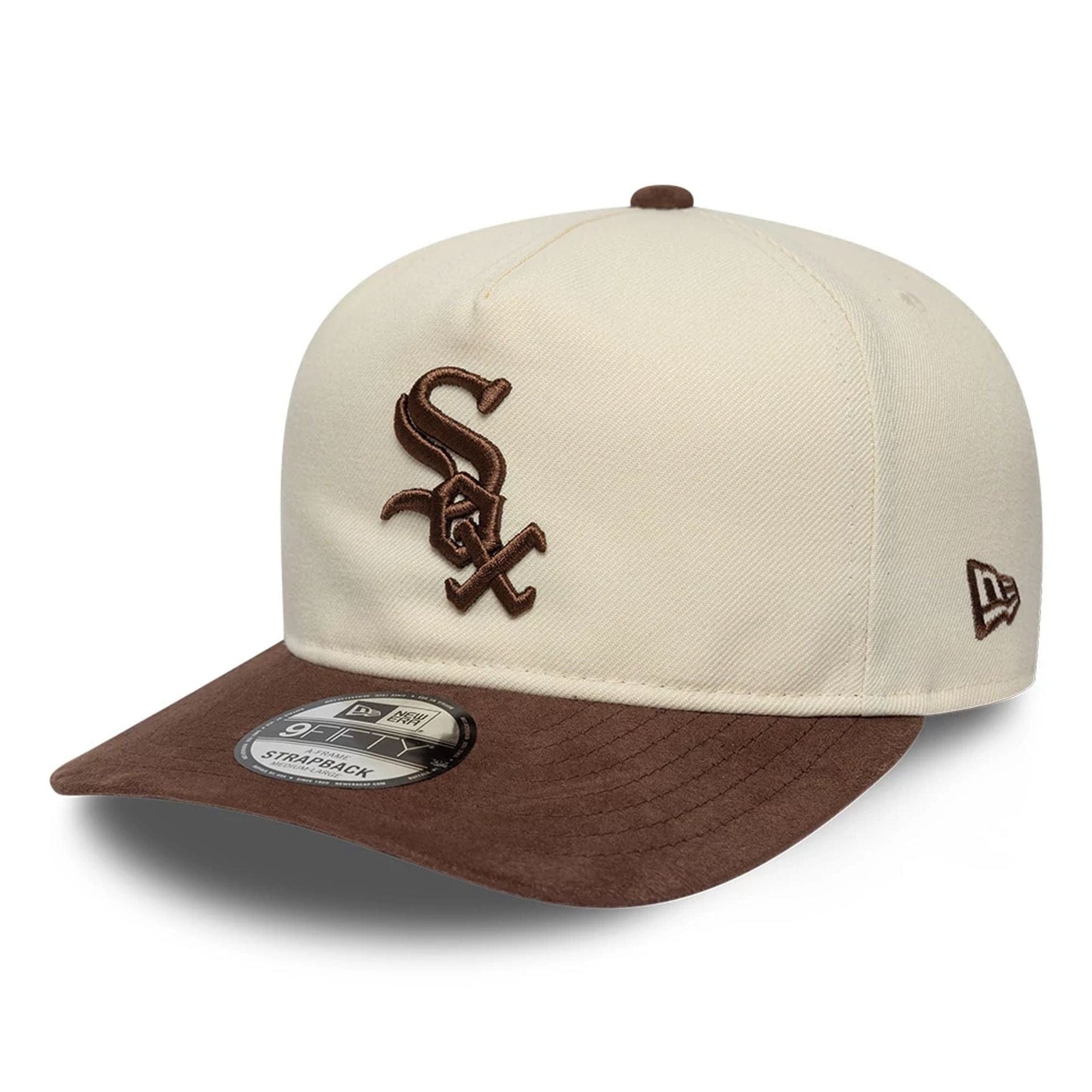 Pictured is this MLB Suede Visor Chicago White Sox 9FIFTY A-Frame Snapback cap in Cream. 1