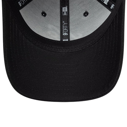 Pictured is this New Era Heritage Connect 9FORTY M-Crown cap in black. 7