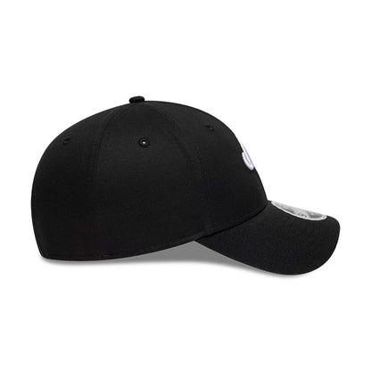 Pictured is this New Era Heritage Connect 9FORTY M-Crown cap in black. 6