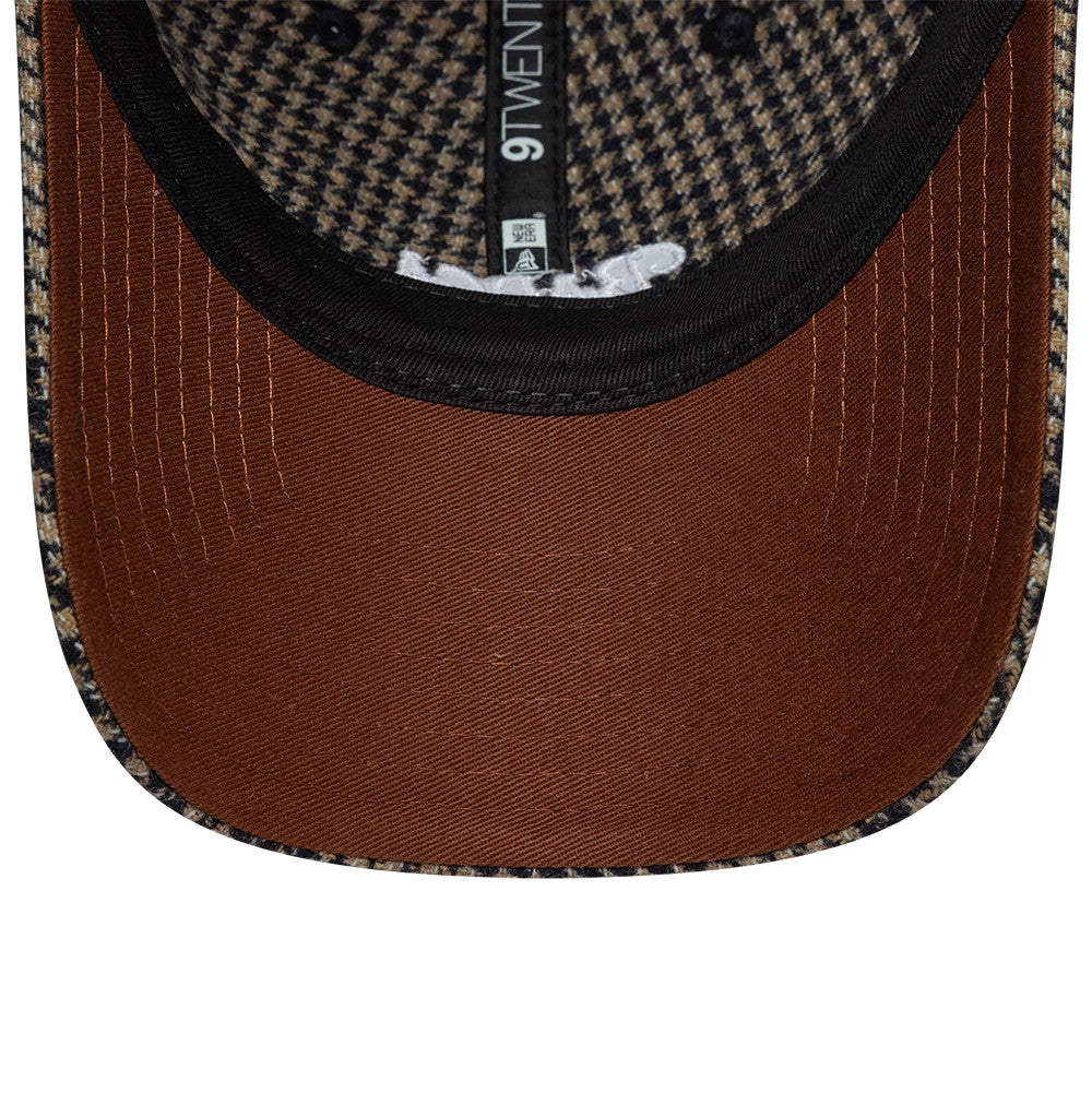 Pictured is this FC Barcelona Herringbone 9TWENTY cap in open brown. 2