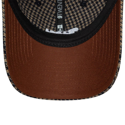 Pictured is this FC Barcelona Herringbone 9TWENTY cap in open brown. 2