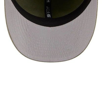 Pictured is this New Era Herringbone Retro Crown 59FIFTY Fitted cap in green. 2