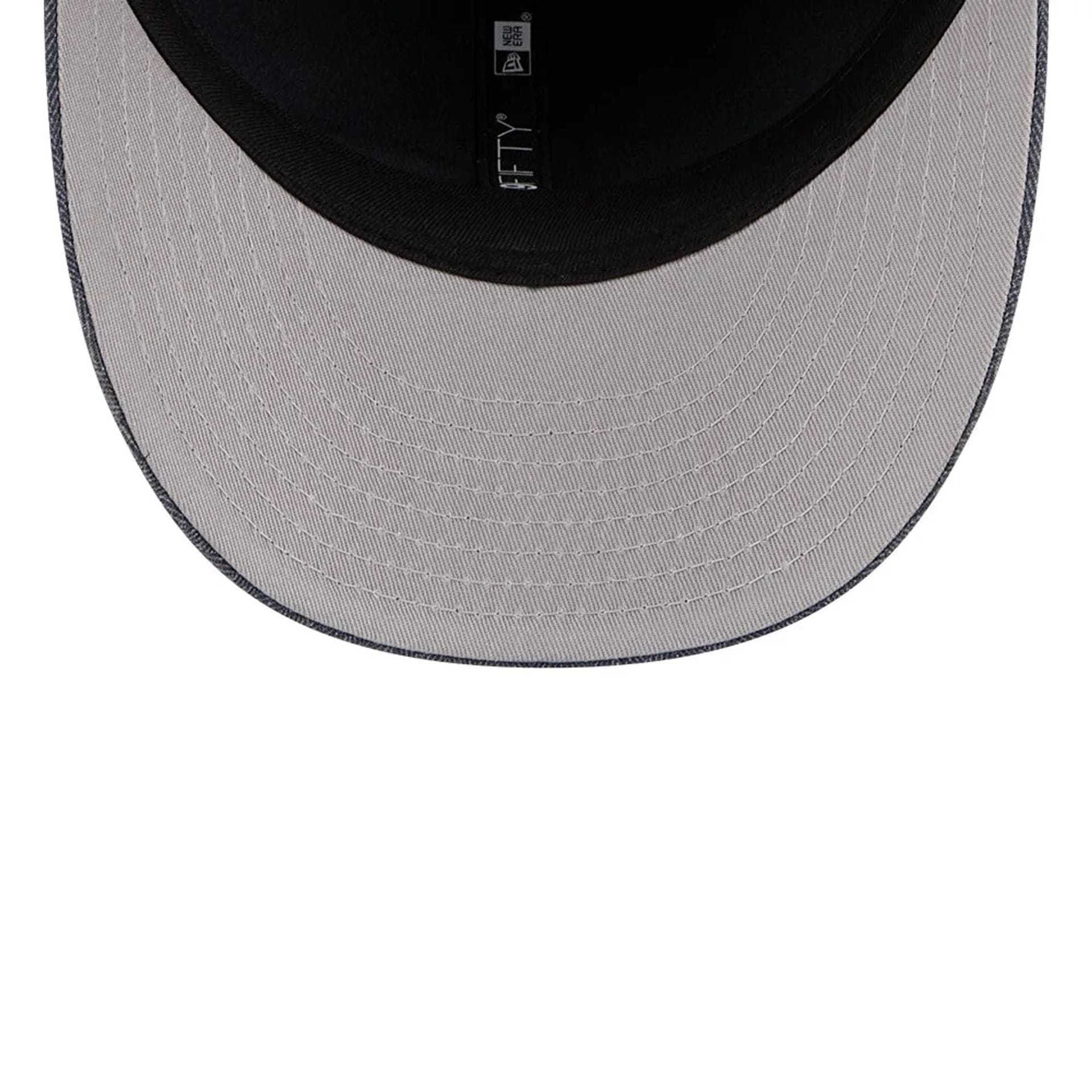 Pictured is this New Era Herringbone Retro Crown 59FIFTY Fitted cap in navy. 2