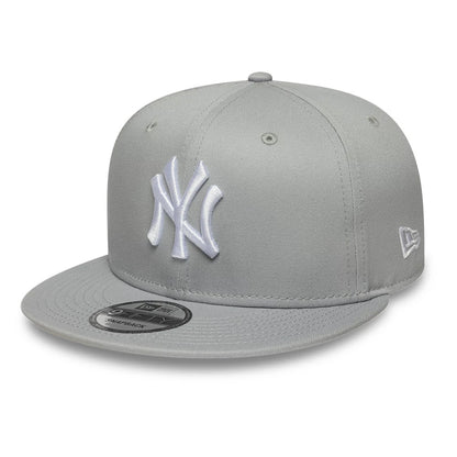 Pictured is this MLB League Essential New York Yankees 9FIFTY Snapback Adjustable cap in light grey. 1