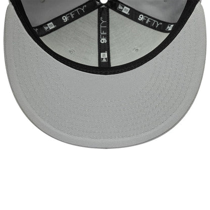 Pictured is this MLB League Essential New York Yankees 9FIFTY Snapback Adjustable cap in light grey. 5