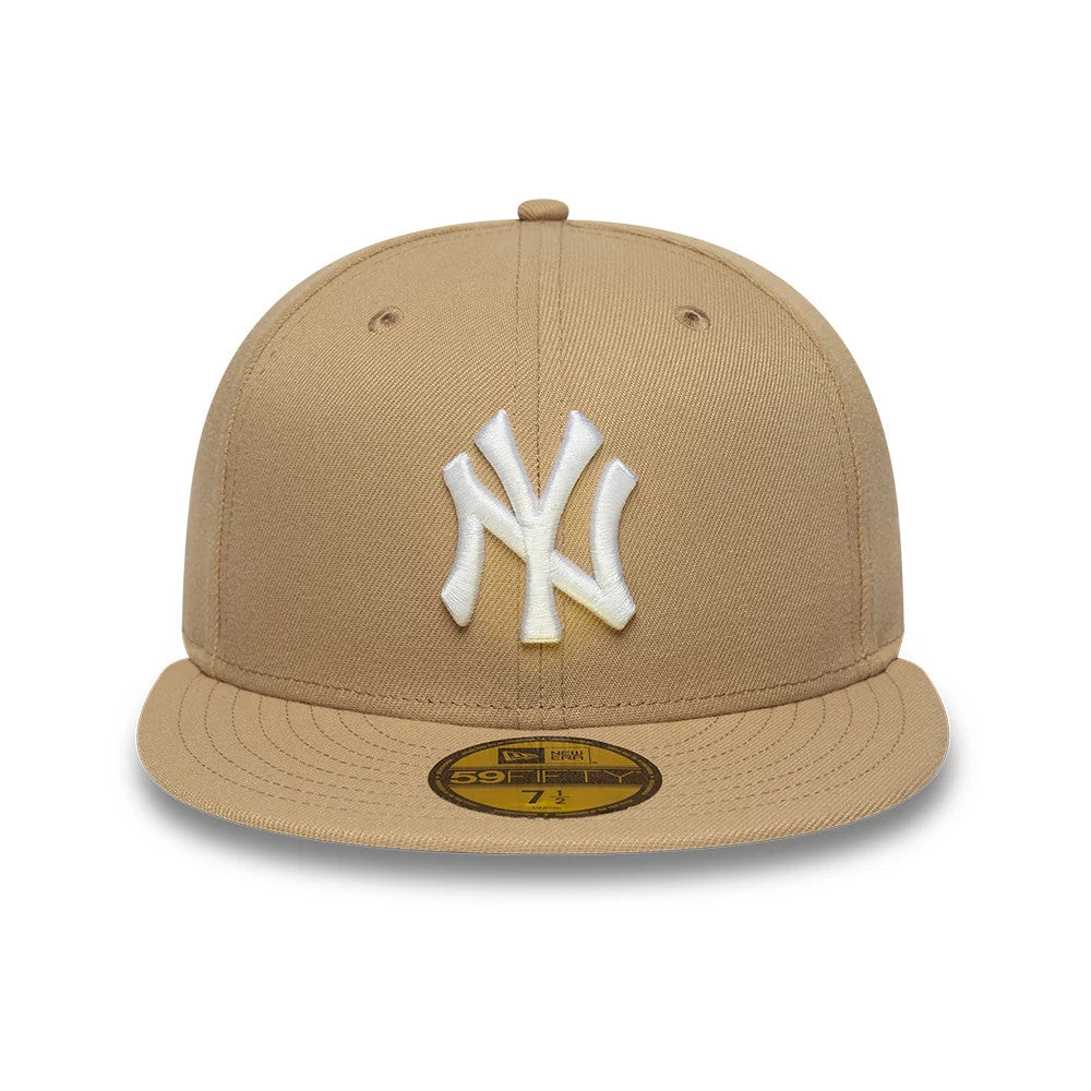 Pictured is this MLB League Essential New York Yankees 59FIFTY Fitted cap in light beige. 2