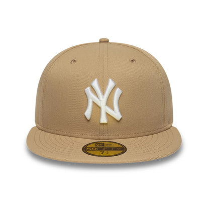 Pictured is this MLB League Essential New York Yankees 59FIFTY Fitted cap in light beige. 2