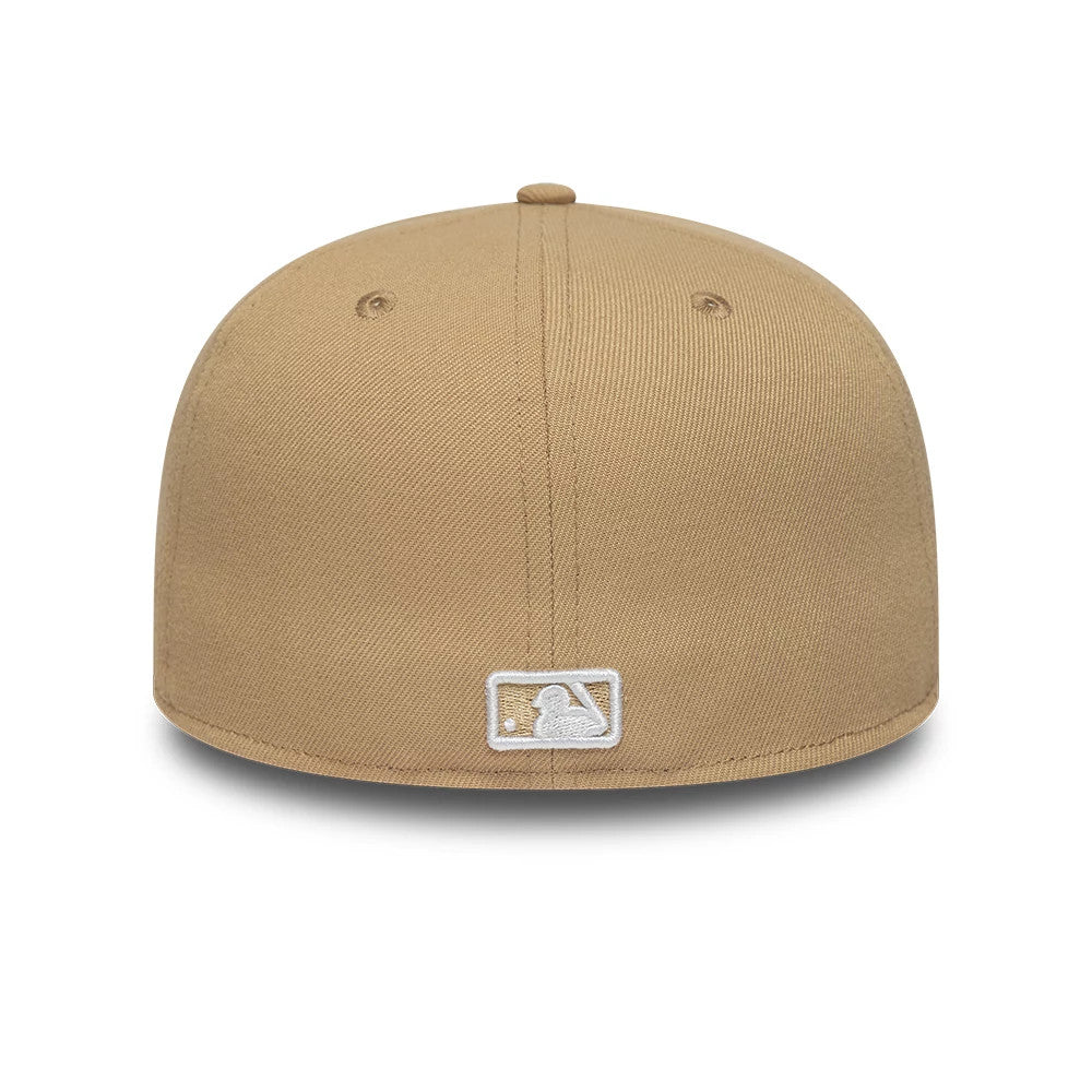 Pictured is this MLB League Essential New York Yankees 59FIFTY Fitted cap in light beige. 4