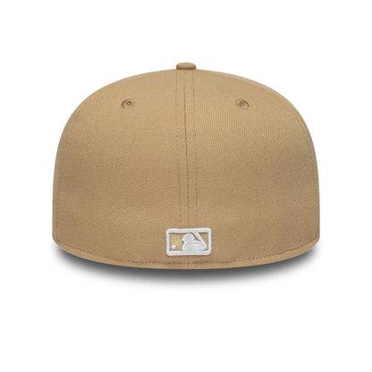 Pictured is this MLB League Essential New York Yankees 59FIFTY Fitted cap in light beige. 4