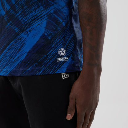 The model is wearing this Alex Albon Atlassian Williams F1 Team Tech T-shirt in navy. 7