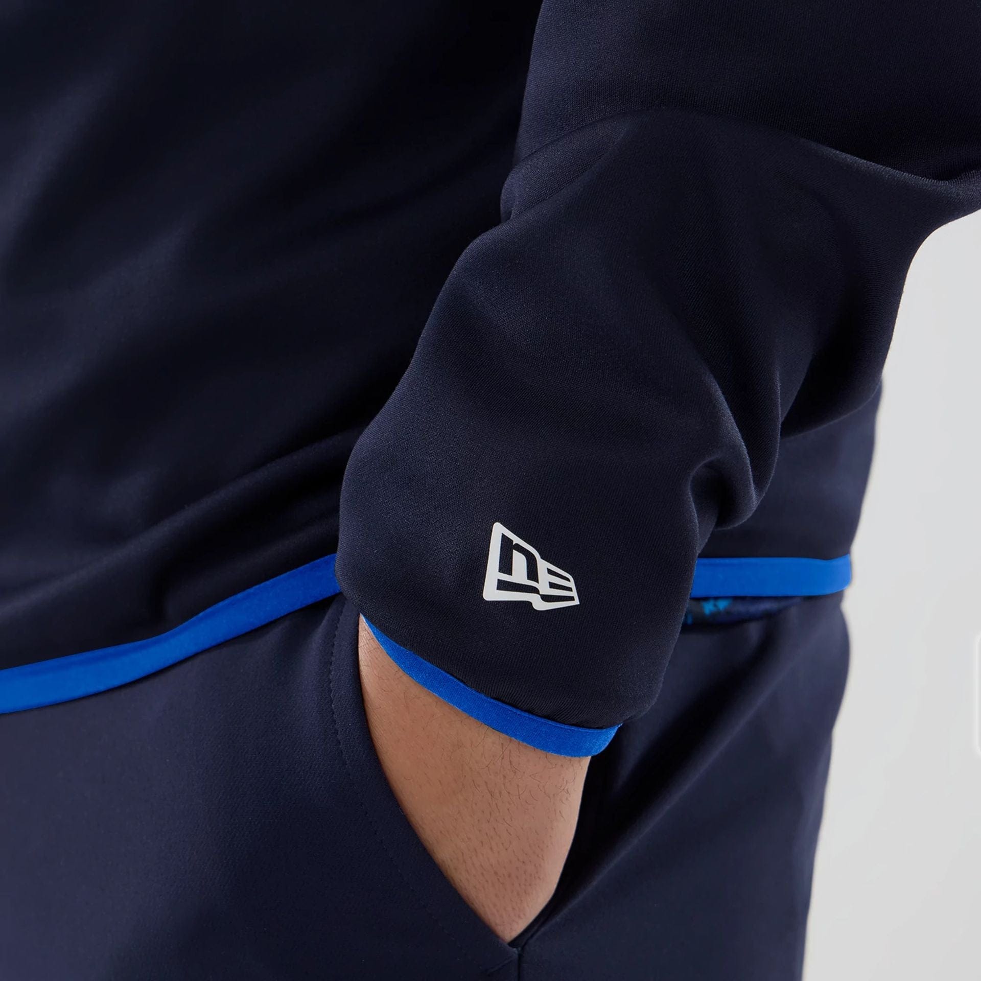 The model is wearing this Atlassian Williams F1 Team Mid Layer 1/4 Zip Long Sleeve T-Shirt in navy. 7