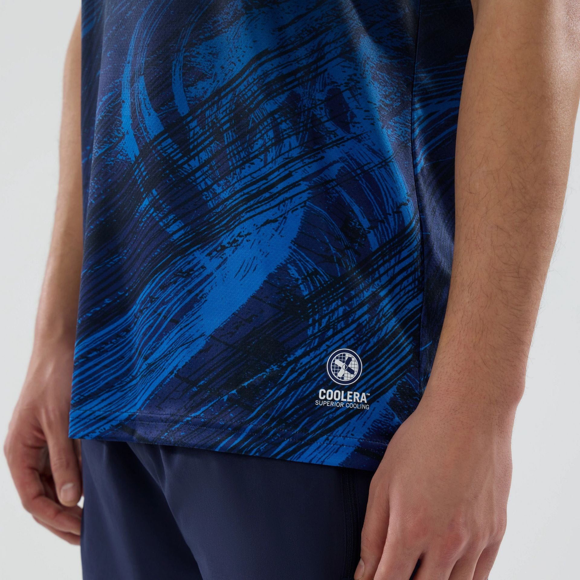 The model is wearing this Atlassian Williams F1 Team Tech T-shirt in navy. 5