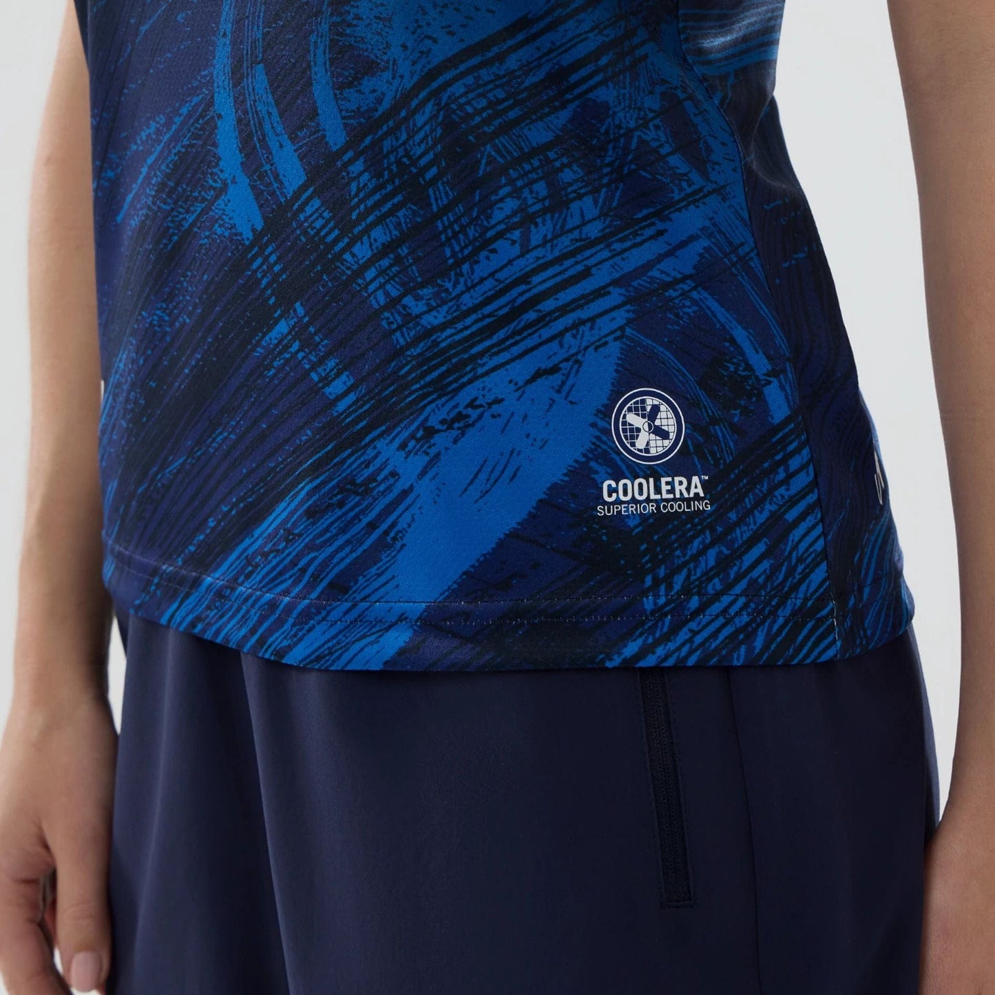 The model is wearing this Womens Alex Albon Atlassian Williams F1 Team Tech T-shirt in navy. 4