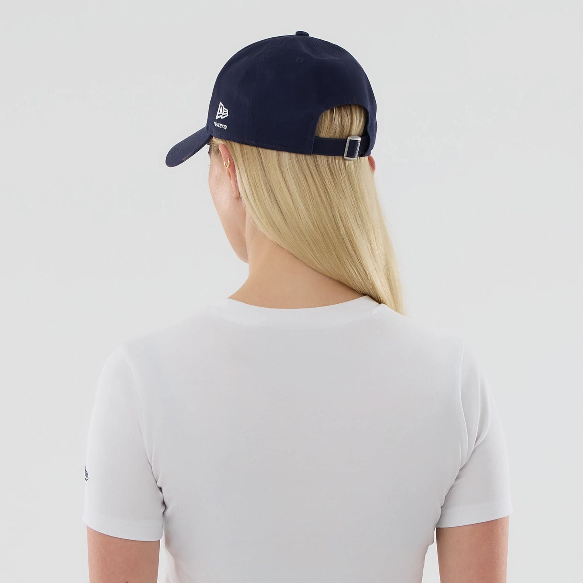 The model is wearing this Womens Atlassian Williams F1 Team T-Shirt in white. 7