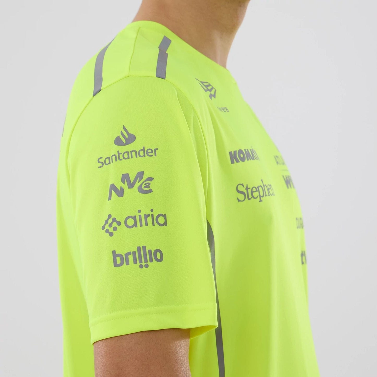 The model is wearing this Atlassian Williams F1 Team Set Up T-Shirt in yellow. 6