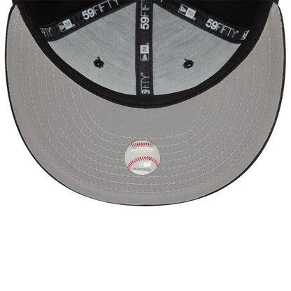 Pictured is this MLB Heart Icon Chicago White Sox 59FIFTY Fitted cap in black. 2