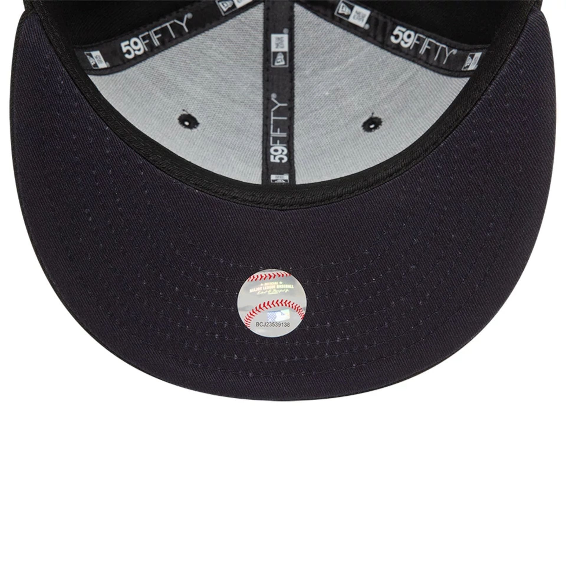 Pictured is this MLB Heart Icon Atlanta Braves 59FIFTY Fitted cap in black. 2