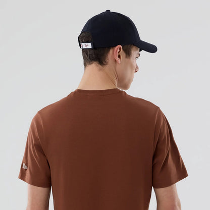 The model is wearing this MLB Graphic Detroit Tigers T-Shirt in brown. 6