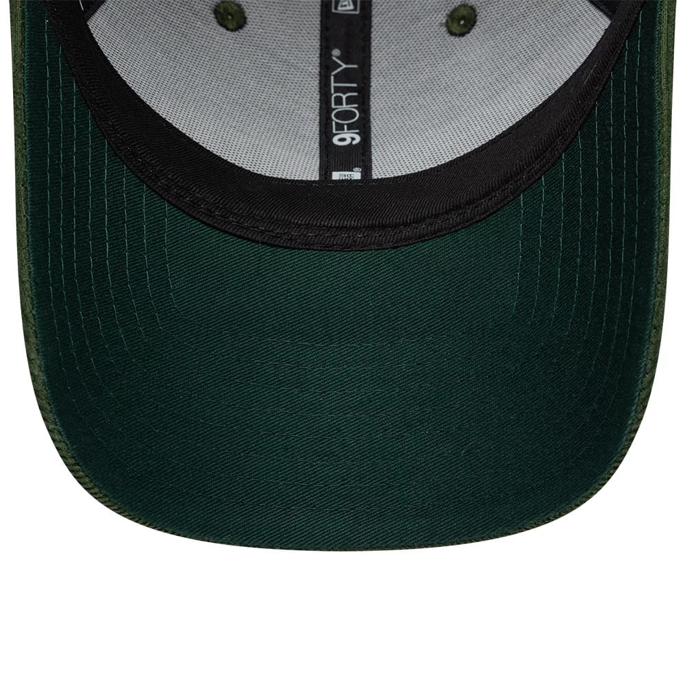 Pictured is this Traditional Cord Atlassian Williams F1 Team 9FORTY cap in dark green. 6
