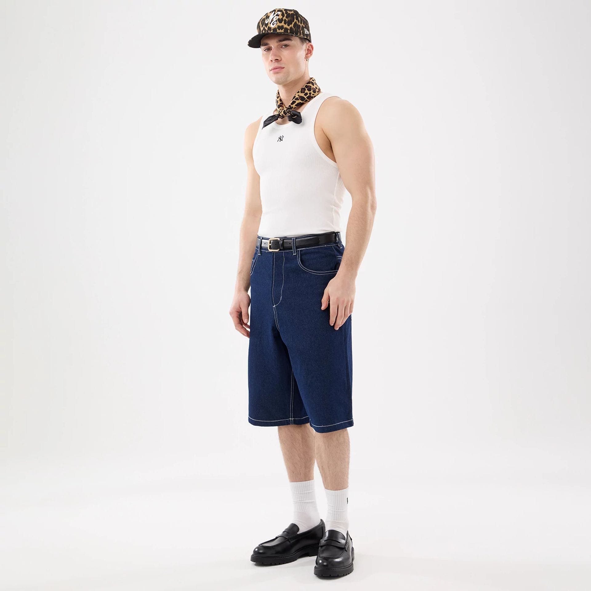 The model is wearing this MLB Rib New York Yankees Vest in white. 8