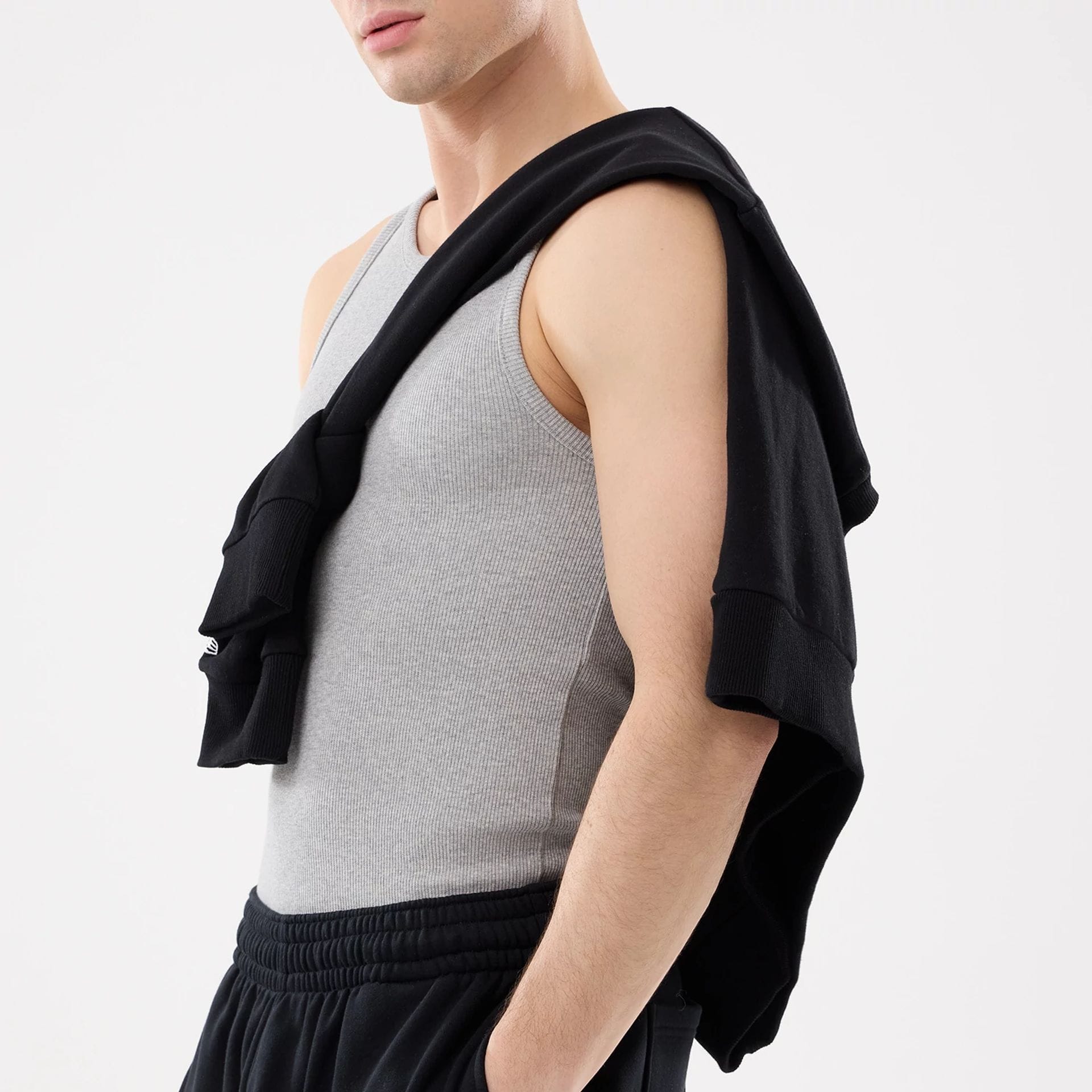 The model is wearing this MLB Rib LA Dodgers Vest in grey. 4