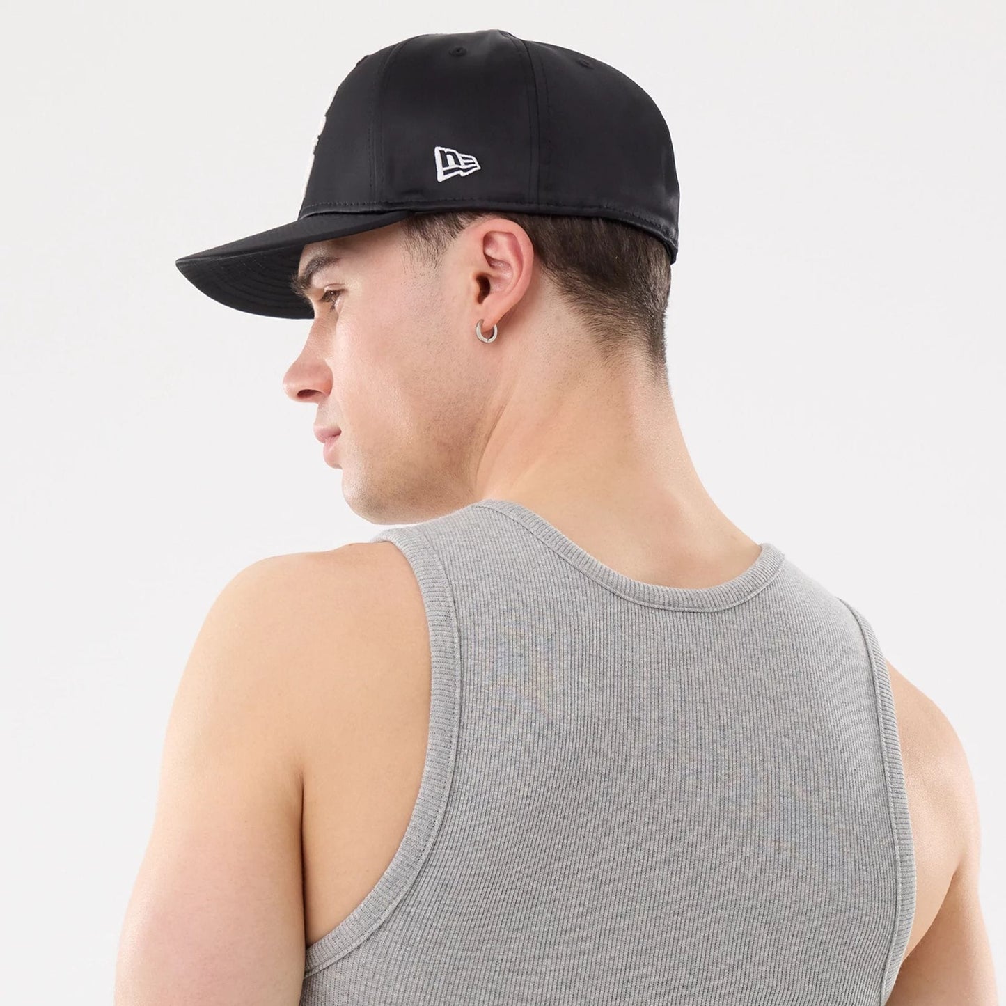 The model is wearing this MLB Rib LA Dodgers Vest in grey. 6