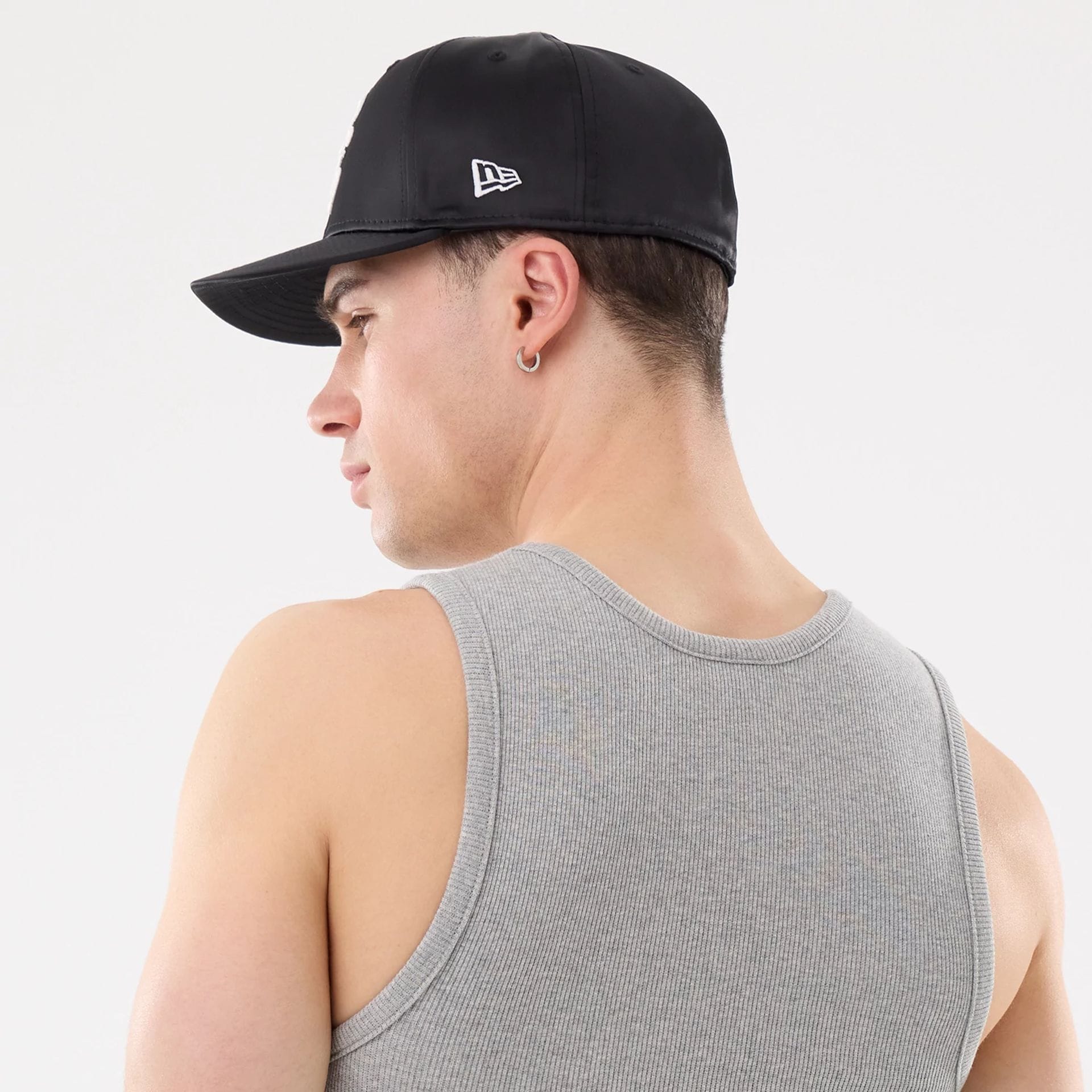 The model is wearing this MLB Rib LA Dodgers Vest in grey. 6