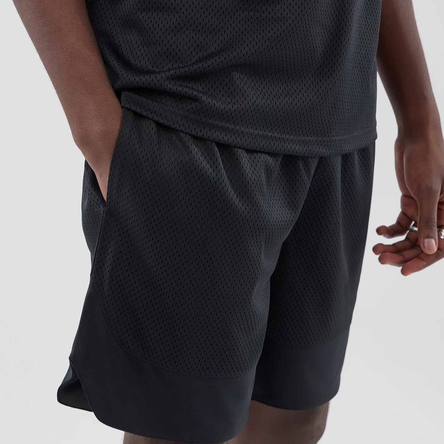 The model is wearing this New Era Mesh Stripe Oversized Shorts in black. 4