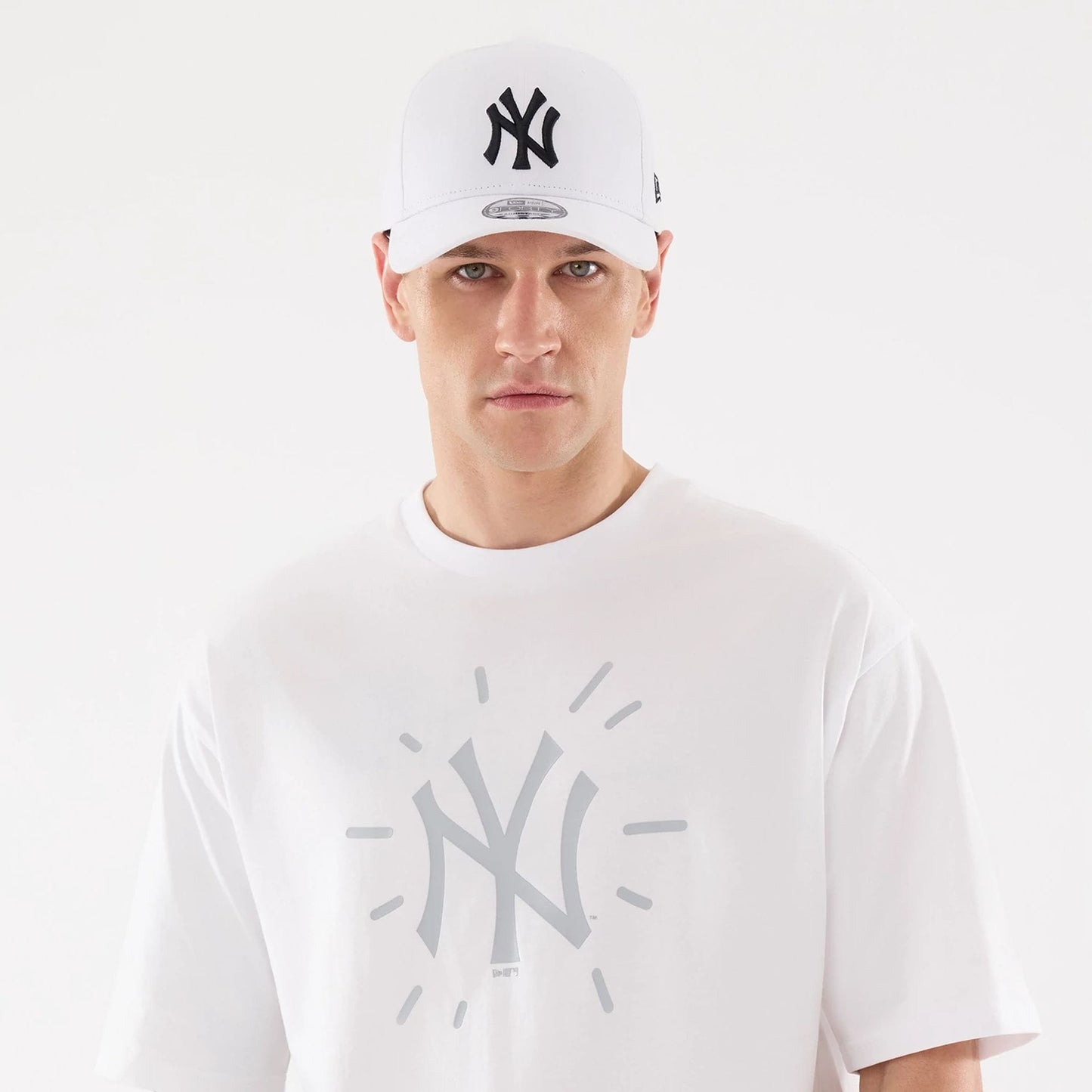 The model is wearing this MLB 59FIFTY Day Graphic New York Yankees T-Shirt in white. 5