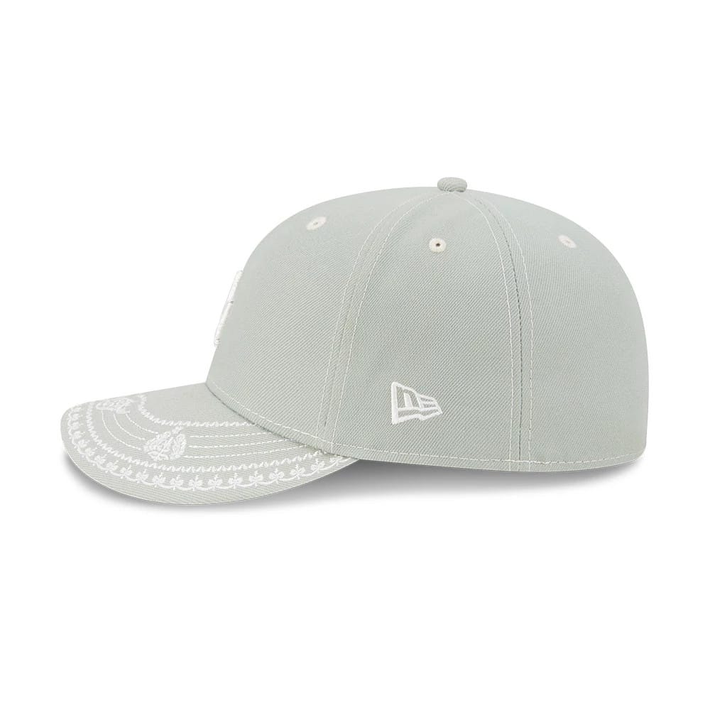 Pictured is this MLB Fathers Day LA Dodgers 59FIFTY Fitted cap in pastel green. 6