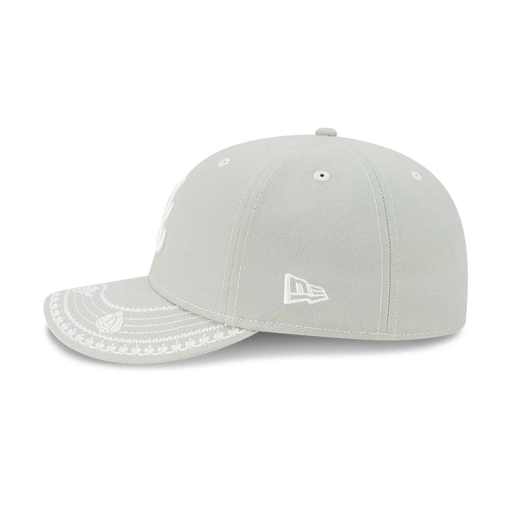Pictured is this MLB Fathers Day Atlanta Braves 59FIFTY Fitted cap in pastel green. 6
