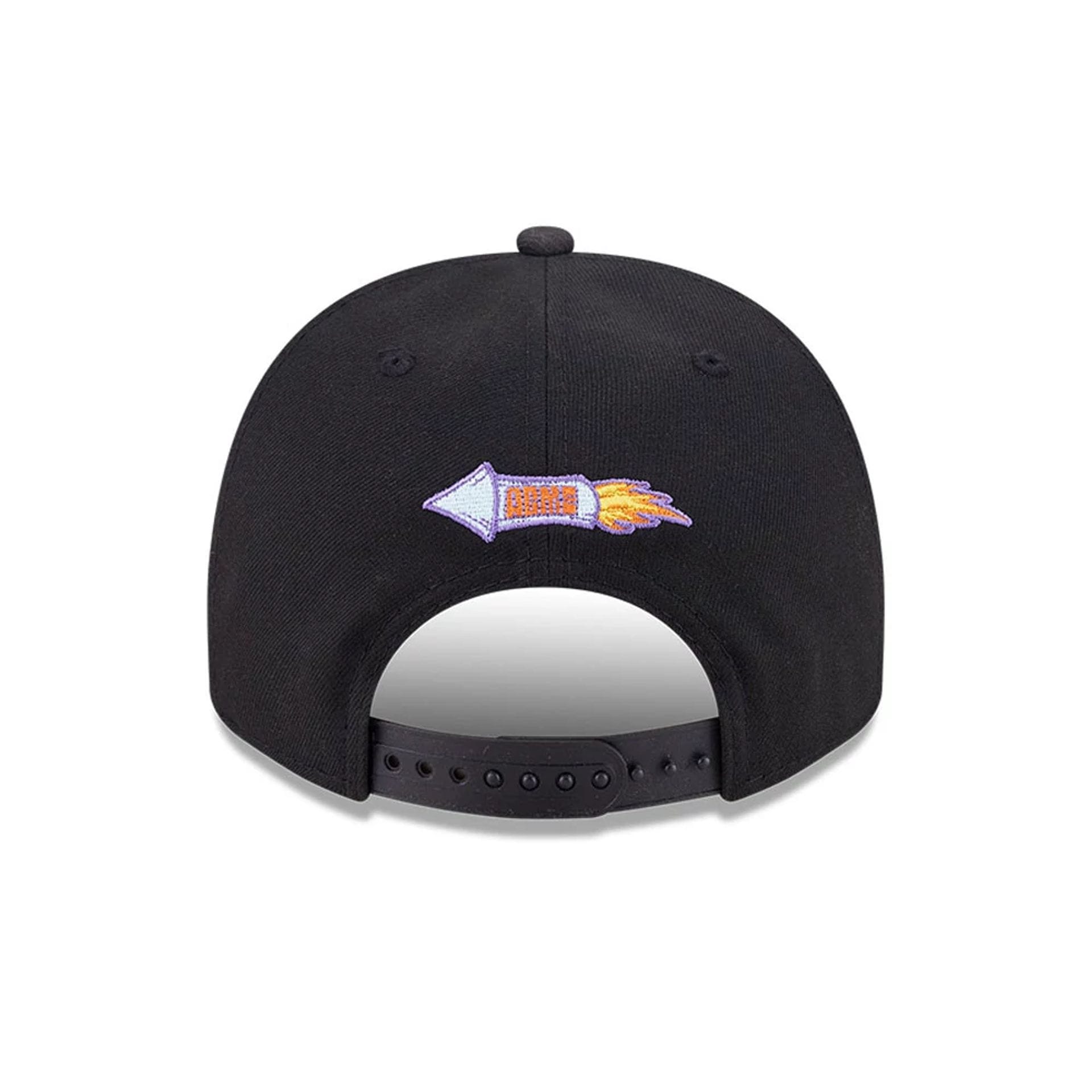 Pictured is this Looney Tunes Wile E Coyote 9FIFTY A-Frame Snapback Adjustable cap in black. 7