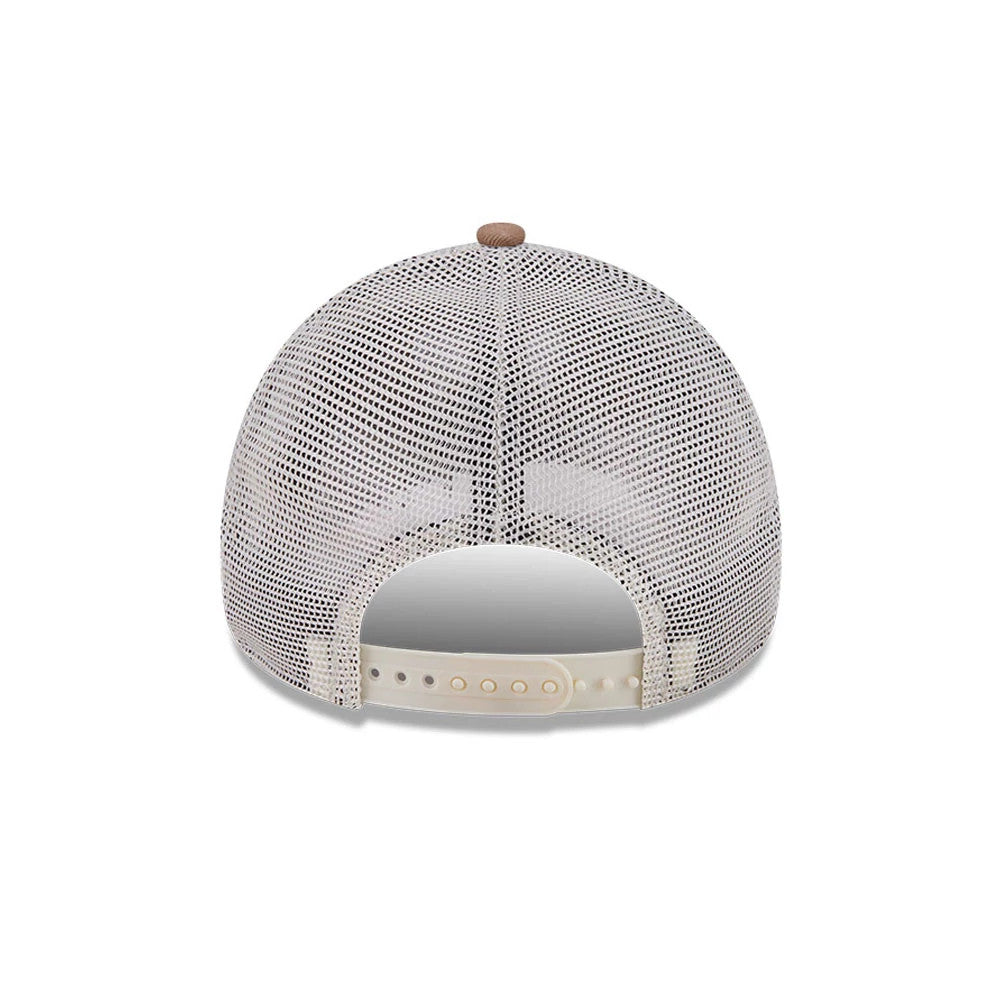 Pictured is this Looney Tunes Daffy Duck Arch 9FORTY A-Frame Adjustable cap in Beige. 7